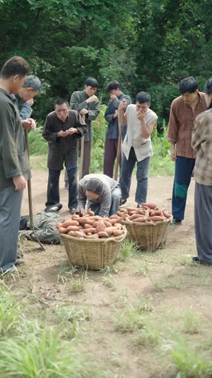 睁眼六零：我带全家顿顿啃排骨（50集）短剧热播抢先看