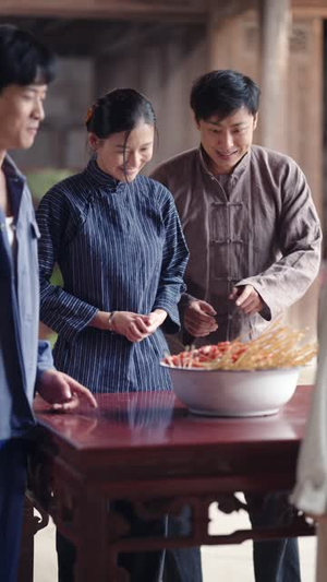 饥荒年我带全家吃肉（50集）排行榜前十短剧