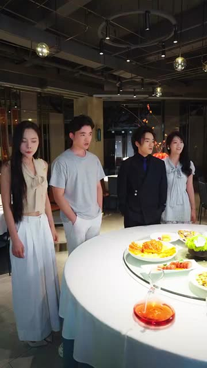 开局抽奖被姐姐们宠上天  (80集)排行榜前十短剧