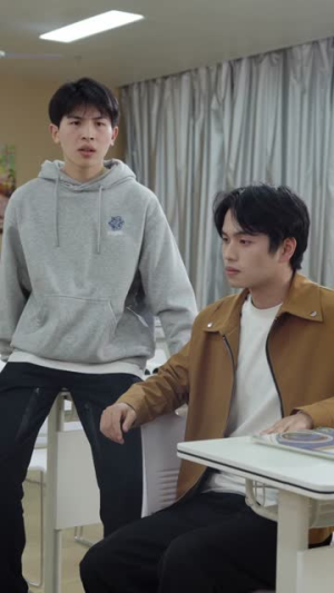 离谱你让小孩哥给大学生上课（81集）最热门短剧来了