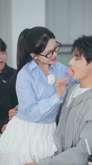 攻略女神，我选择上交自己（80集）百亿短剧抢先看