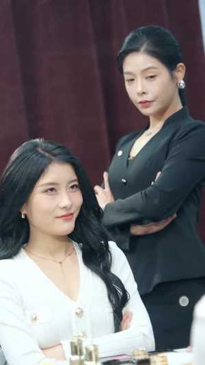 直播孕吐:榜一竟是我孩儿他爹(78集) 直播孕吐:榜一竟是我孩儿他爹(78集)直接看到大结局