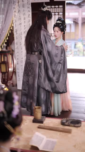 鸢尾映朱门(80集) 鸢尾映朱门(80集)推荐热门短剧