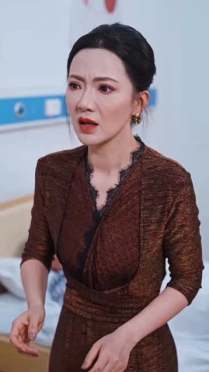 寿宴掀桌,隐忍四年我封神(80集) 寿宴掀桌,隐忍四年我封神(80集)热门短剧看不停
