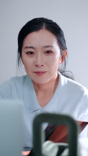 五十岁重启人生,遇见命中缘(40 集) 五十岁重启人生,遇见命中缘(40 集)好看的短剧电影
