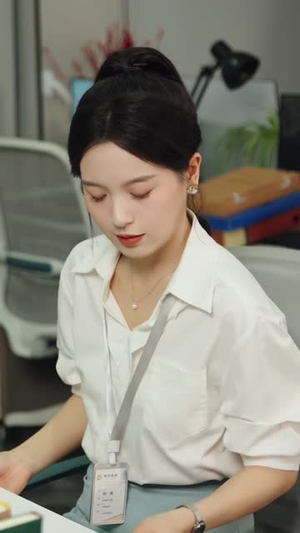 老板今天也在求名分（74 集）打开即可观看